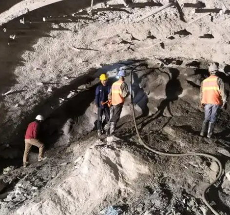 岳池拱顶带模注浆料的施工流程及注意事项